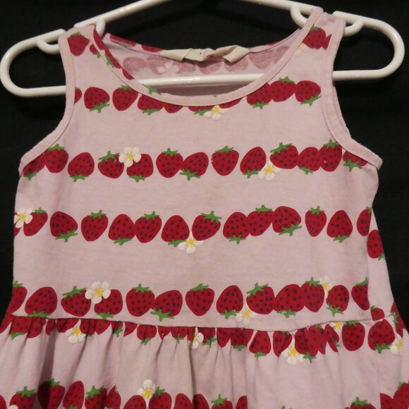 H&M | 2-4 years | Sleeveless Pink Summer Dress With Allover Strawberry Print - Picture 4 of 16